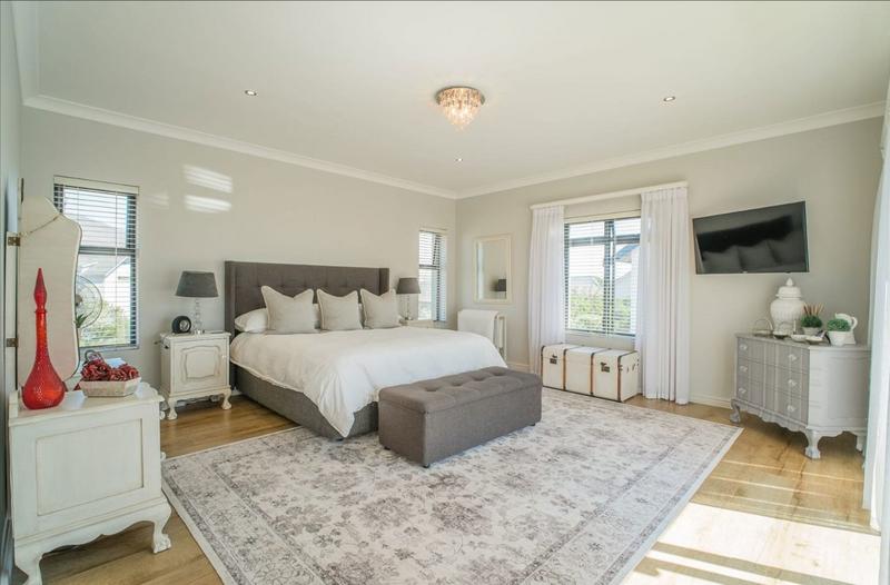 4 Bedroom Property for Sale in Lake Michelle Western Cape